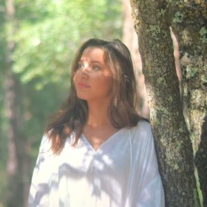 Meet your Posher, Adela